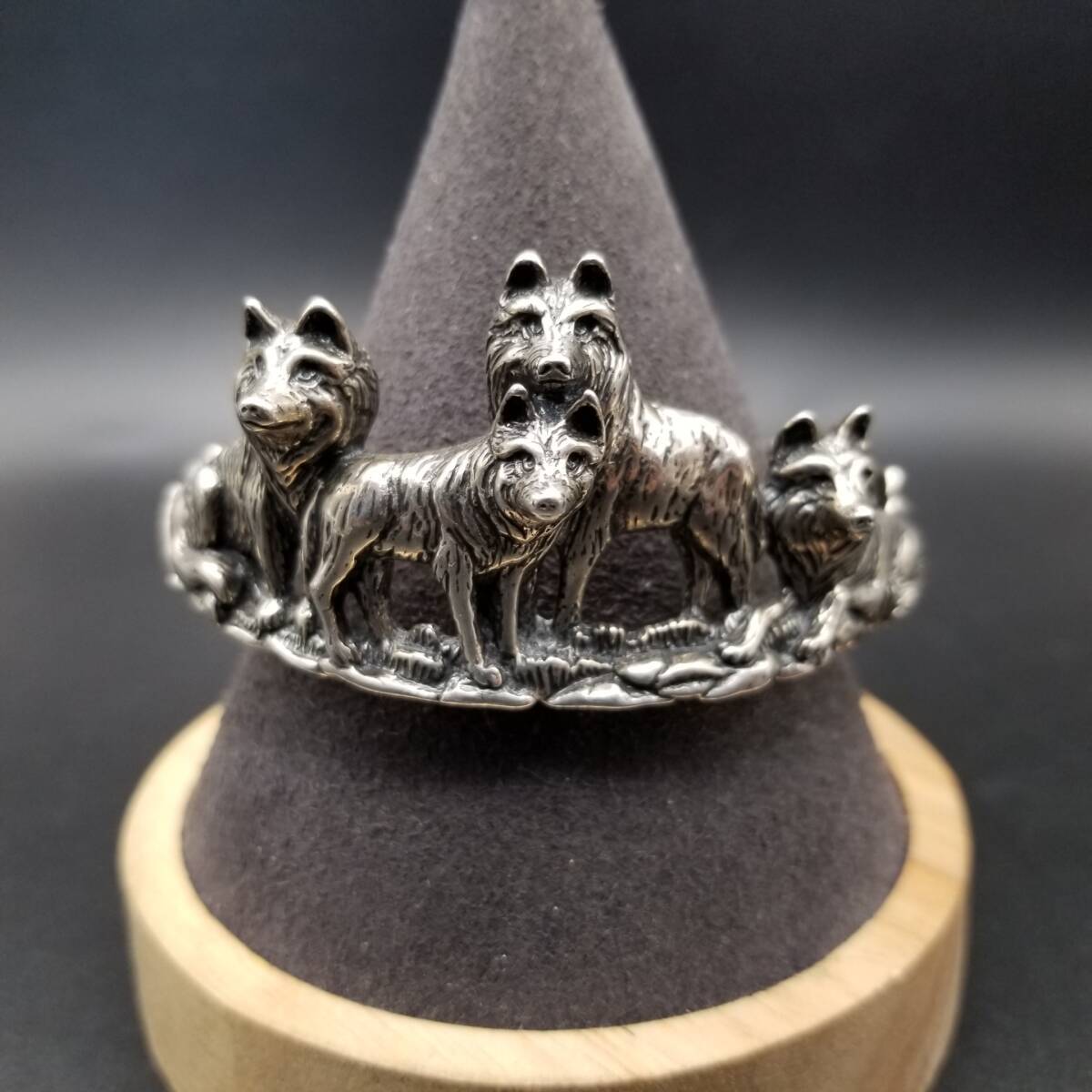 Silver Cloud社製 オオカミの家族 美しい彫刻 925 シルバー ヴィンテージ カフブレスレット 銀細工 サウスウェスタンジュエリー Y24-G拍卖