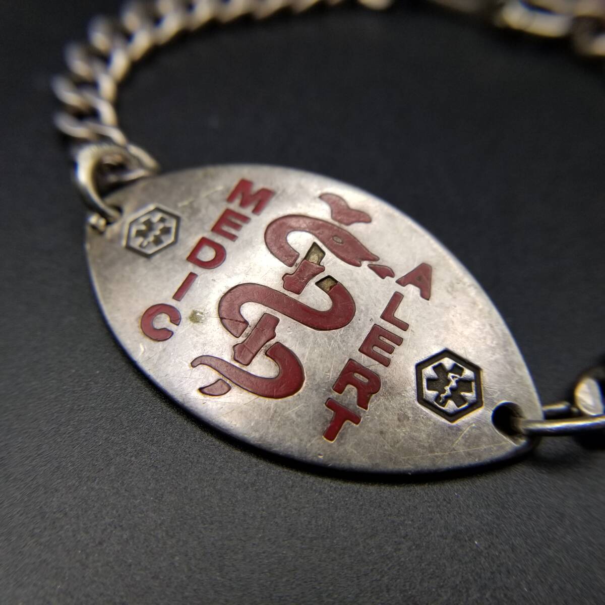 Medical Alert IDタグ オーバルプレート 925 シルバー ヴィンテージ ブレスレット 銀 メディカルアラート 紋章 Y24-S拍卖