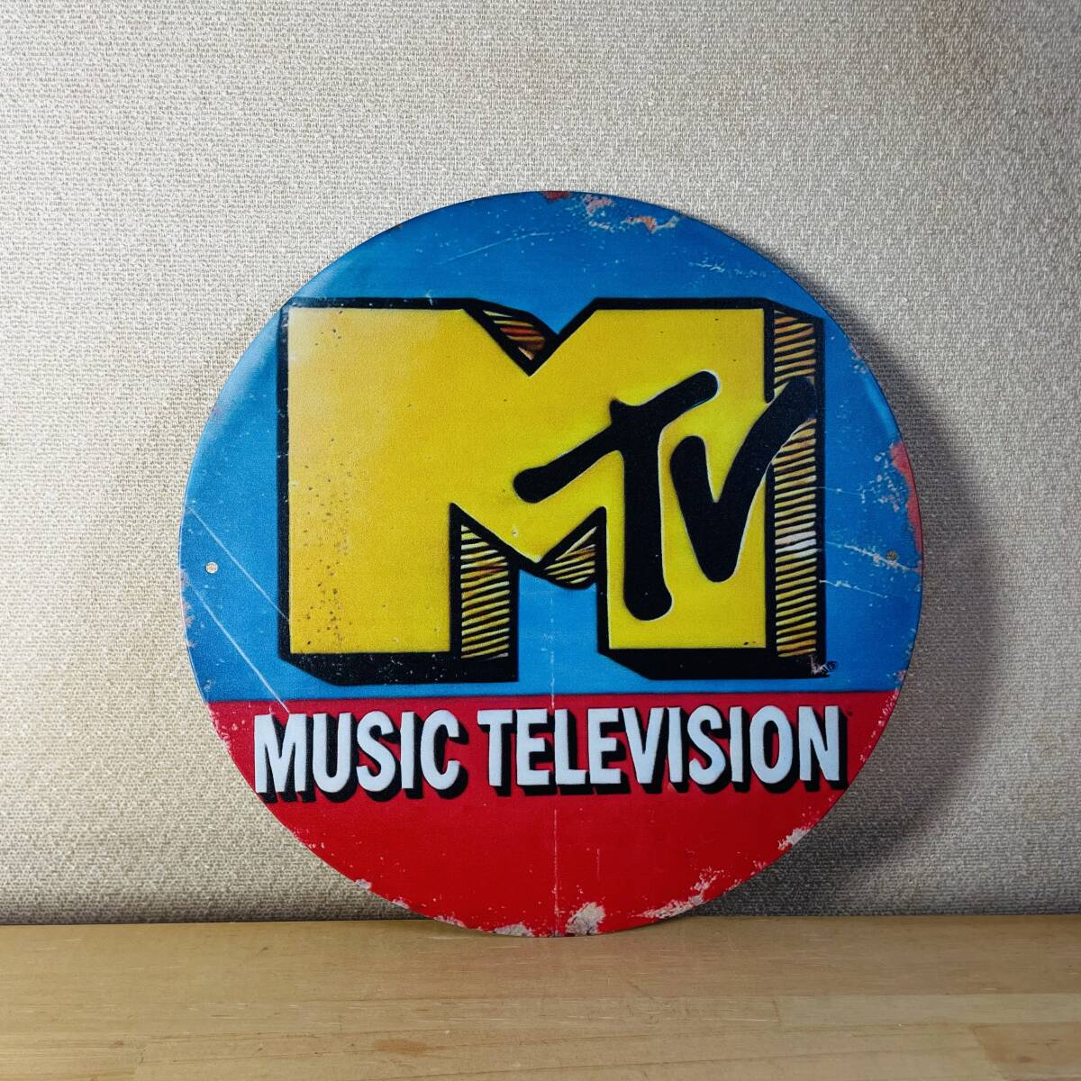 MTV ビンテージ調 アルミ プレート 壁掛け ディスプレイ エムティービー 看板 インテリア グッズ 雑貨 ウォールパネル アンティーク調拍卖