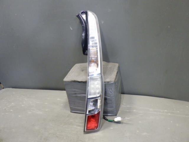 売り切りムーヴ DBA-LA100S 右テールライト/テールランプ拍卖