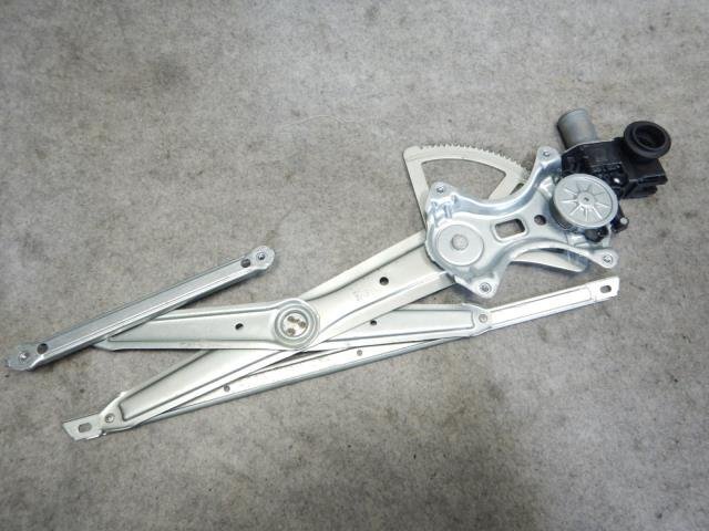 売り切りヴォクシー DBA-ZRR80G 左フロントドア/Fドアレギュレータ・モーター拍卖