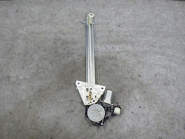 売り切りMRワゴン DBA-MF33S 右フロントドア/Fドアレギュレータ・モーター拍卖