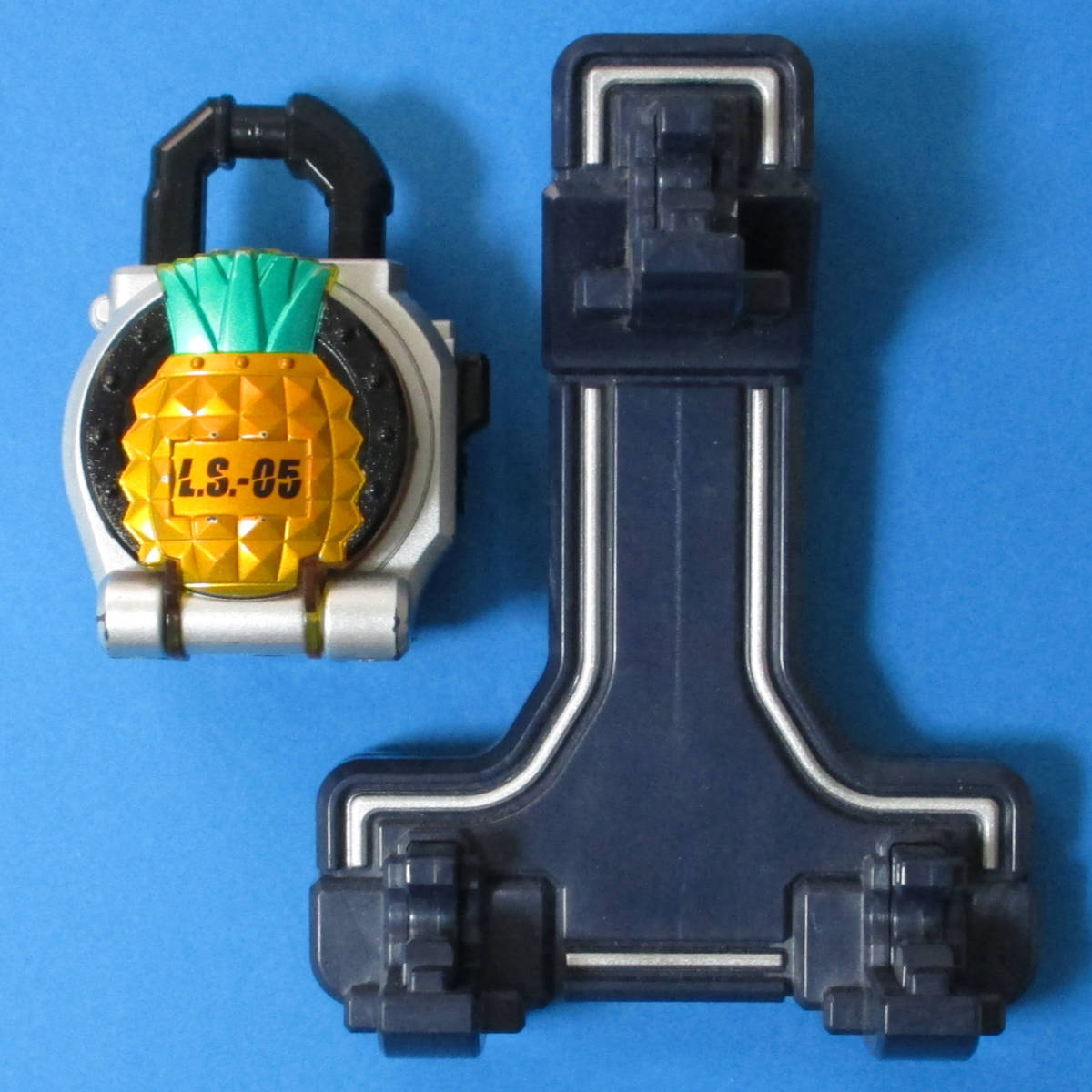 DXロックシードホルダー&パインロックシード / 仮面ライダー鎧武 ガイム 特撮/ DX パイン ロックシード ロックシードホルダー拍卖