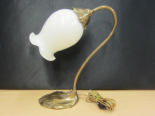 LEVITON レビトン テーブルランプ フリルランプ 全高約34cm拍卖