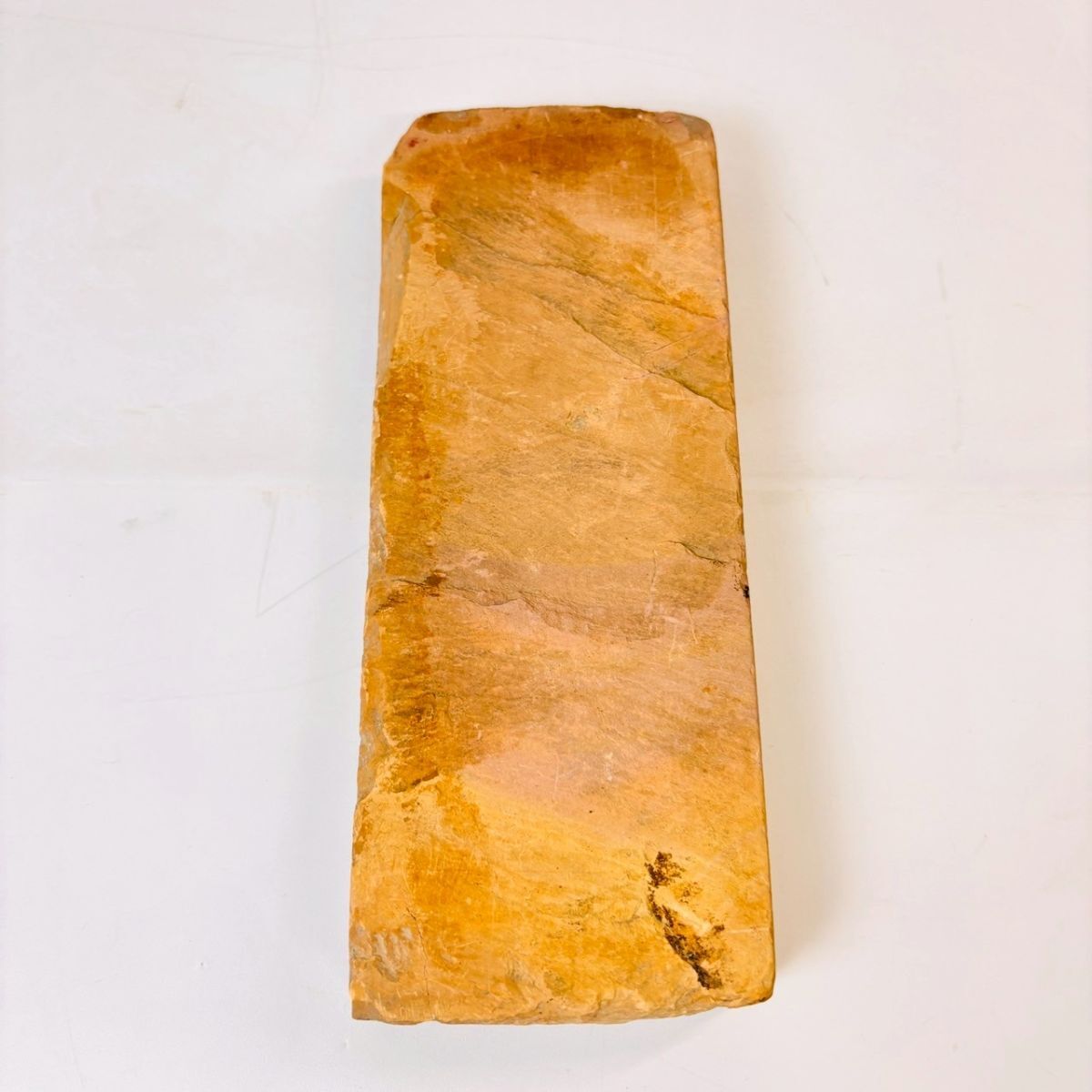 R911-10【天然砥石】※同梱不可 詳細不明 砥石 800g 日本刀 刀剣 彫刻刀 包丁 鋏 ハサミ 大工道具 鉋 鑿 研師 研磨 仕上げ 中古 現状品拍卖