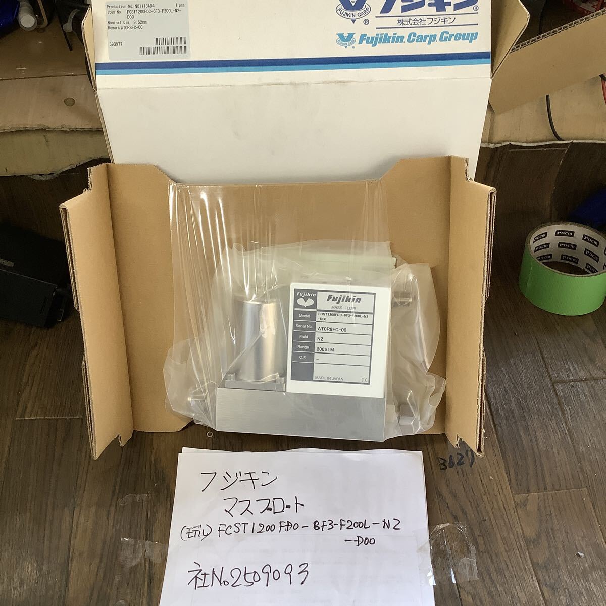 フジキン マスフロ−トコントローラー【FCST1200FDO−6F3ーF200L−N2ーD00】未使用品拍卖