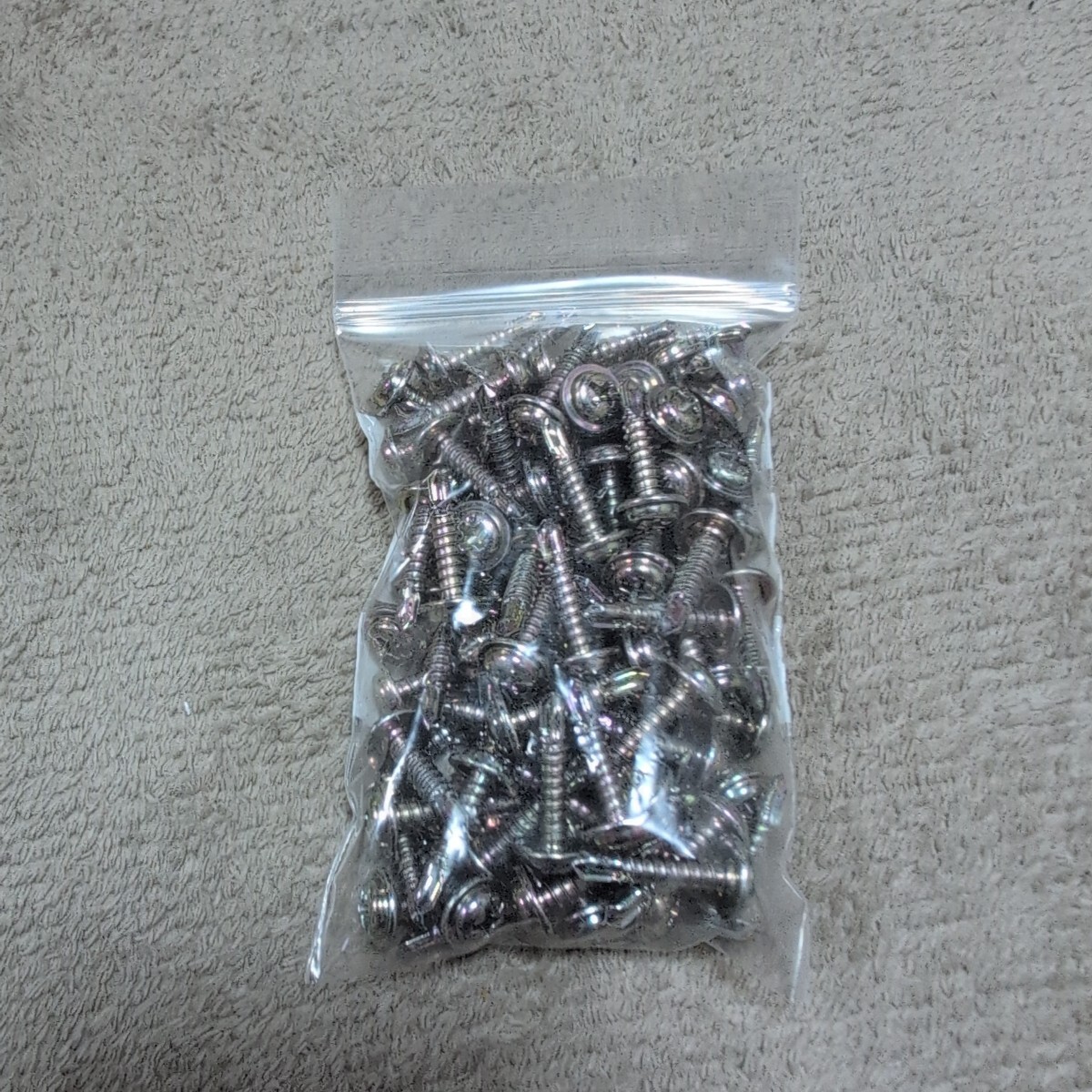 ジャンク品/長期保管品/中古品/ピアス/タップネジ/三価クロメート白/4×19mm/シンワッシャ/(PAN.W)/1P100本入り拍卖