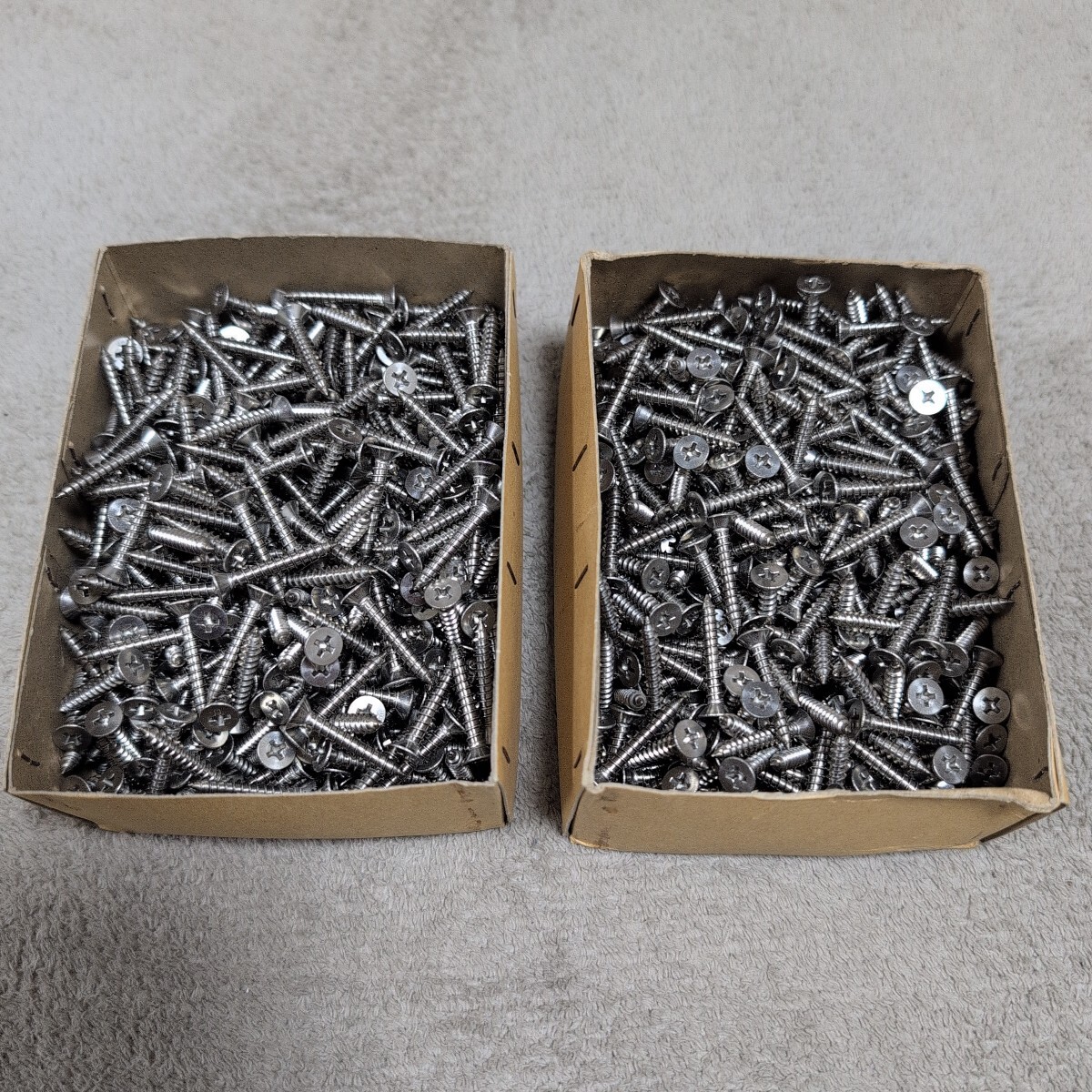 ジャンク品/長期保管品/中古品/メーカー不明/タッピング/ステンレス/ネジ/皿頭/皿A/4×25mm/1箱約500本入り×2箱セット拍卖