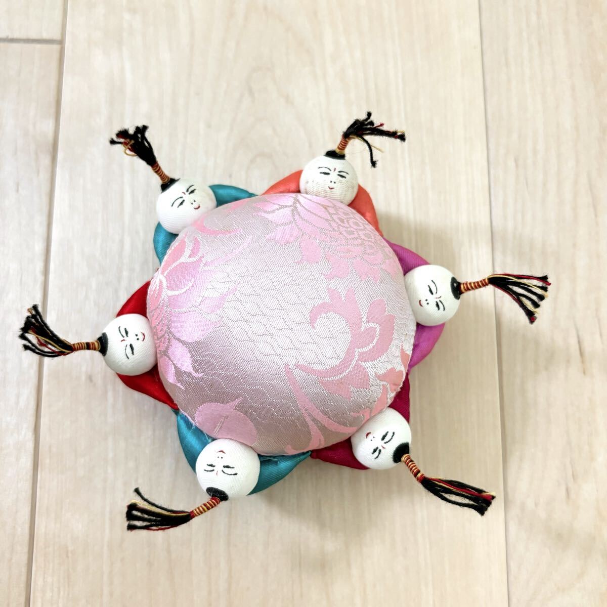 新品未使用 唐子針山 伝統針刺し 中国童子ピンクッション 6人 縁起物 訳あり 伝統工芸 民芸品拍卖