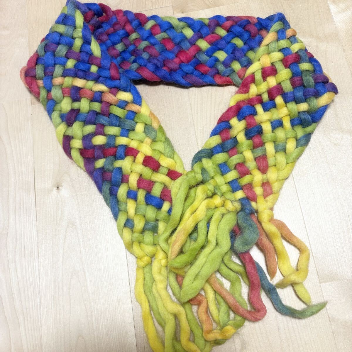 新品未使用 マルチカラー チャンキーヤーン マフラー 太毛糸 手編み ストール拍卖