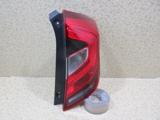 良品 ホンダ フィット HV GP5 後期 純正 右 テール ランプ拍卖