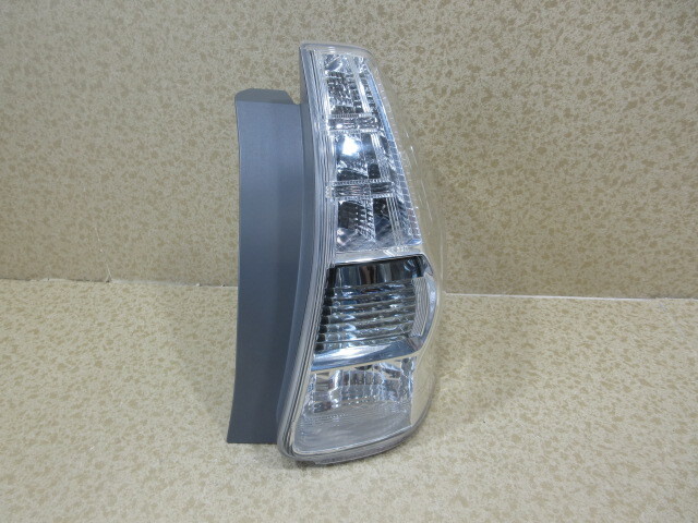 トヨタ プリウス α ZVW40/ZVW41 前期 純正 右 テール ランプ拍卖