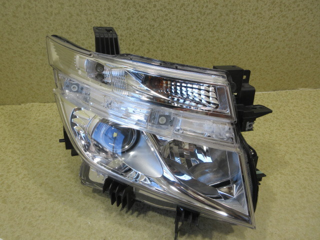 日産 エルグランド E52 前期 純正 HID 右 ヘッドライト 26010-1JB0A拍卖