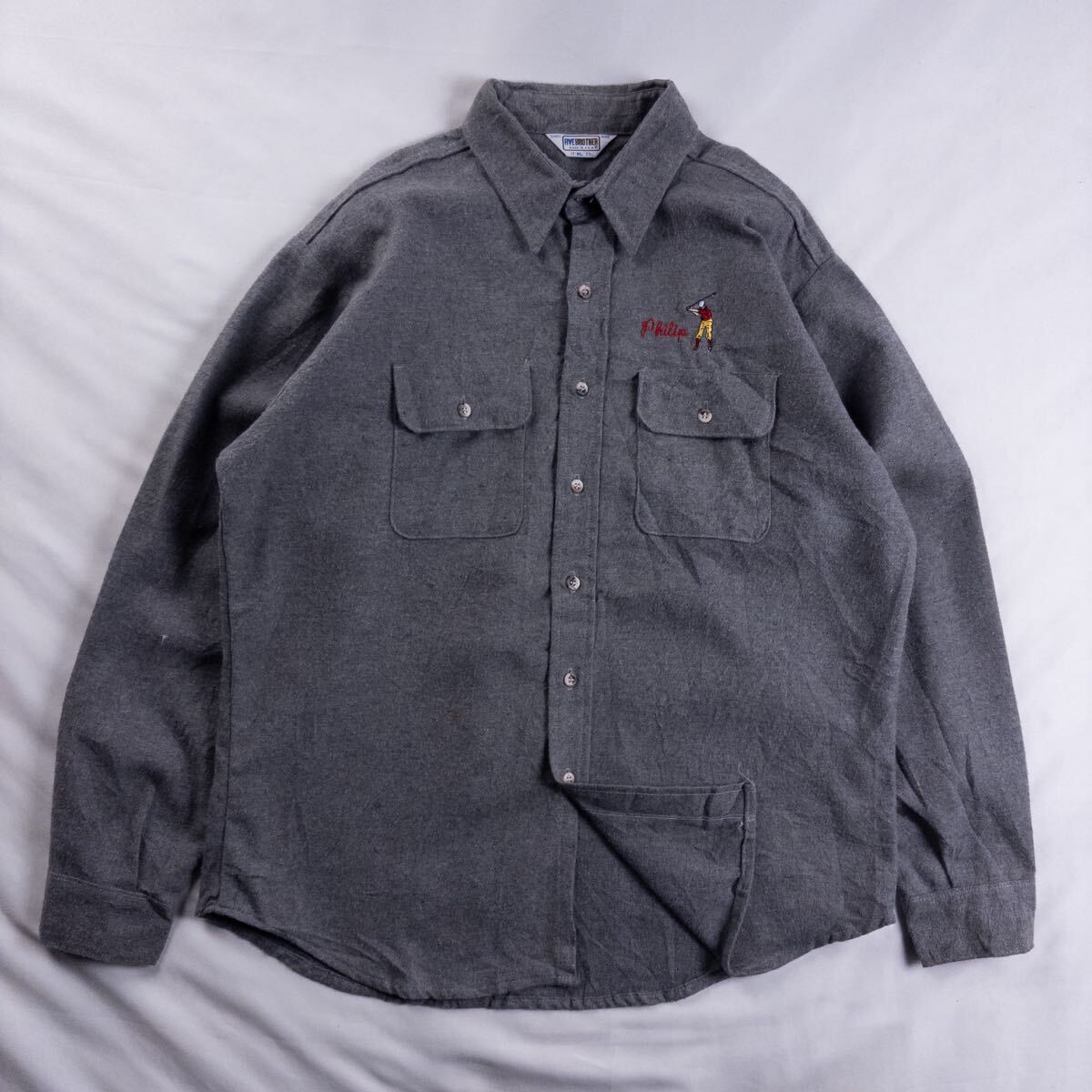 US Vintage アメリカ製 70-80s FIVE BROTHER コットン 起毛 シャモア 刺繍 ゴルフ フラップポケット 単色 プレーン ライトグレー シャツ拍卖