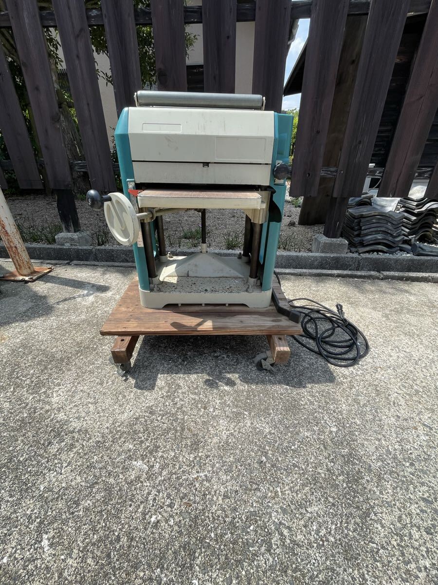 makita マキタ 自動カンナ 2031S ? 型番不明 電動かんな 替刃式 100V 自動かんな 大工道具 DIY 現状売り切り拍卖