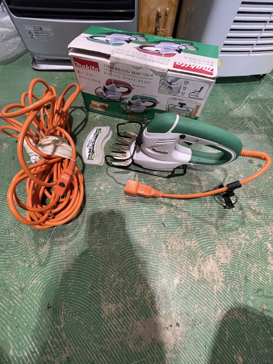 良品 makita マキタ MUM110G 芝生バリカン 刈幅110mm 芝刈機 MUM110 芝刈り機 コード式 元箱 園芸 ガーデニング 現状売り切り拍卖