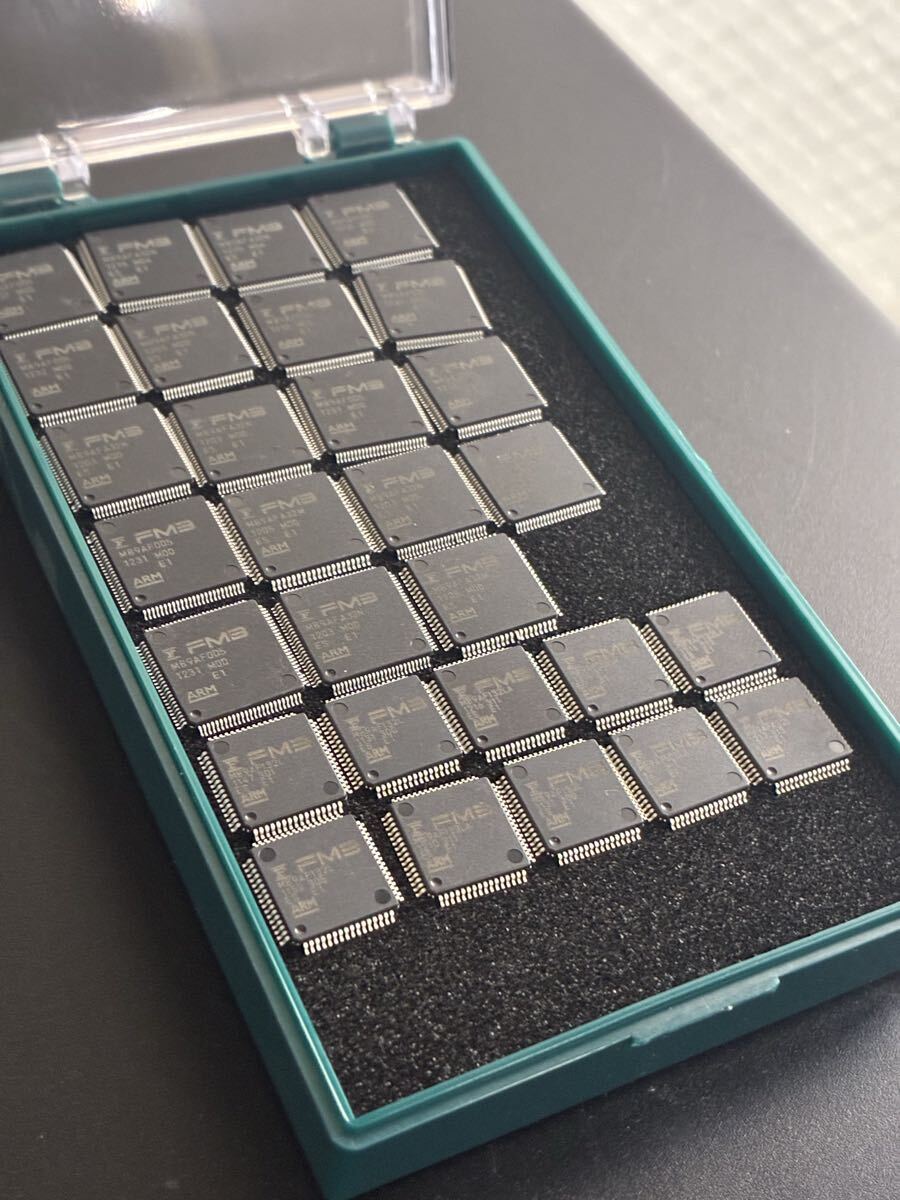 Arm Cortex-M3 32bitマイコン 一部足曲がりあり + エンジニアICケース半導体③拍卖