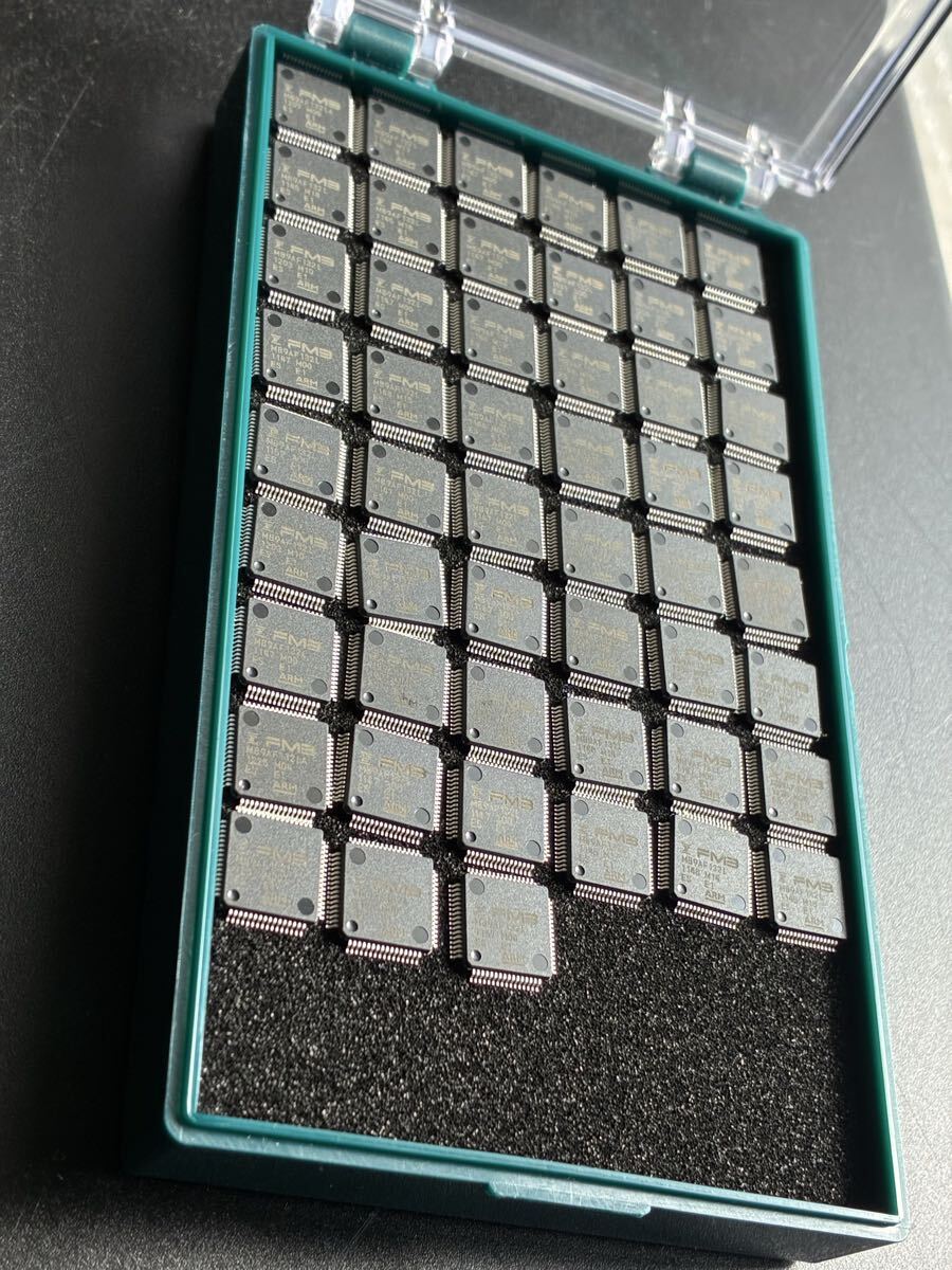 Arm Cortex-M3 32bitマイコン 一部足曲がりあり + エンジニアICケース半導体⑤拍卖