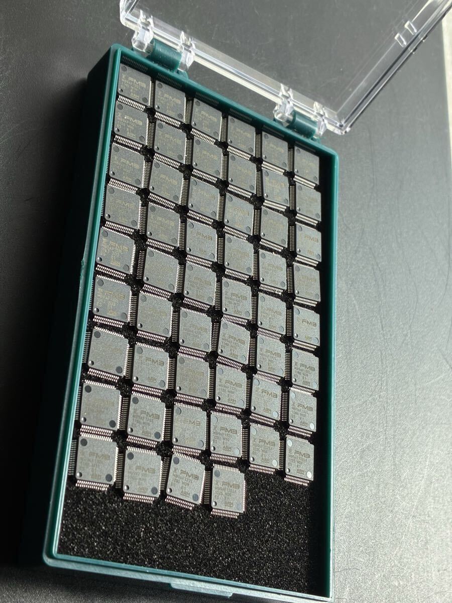 Arm Cortex-M3 32bitマイコン 一部足曲がりあり + エンジニアICケース半導体⑥拍卖