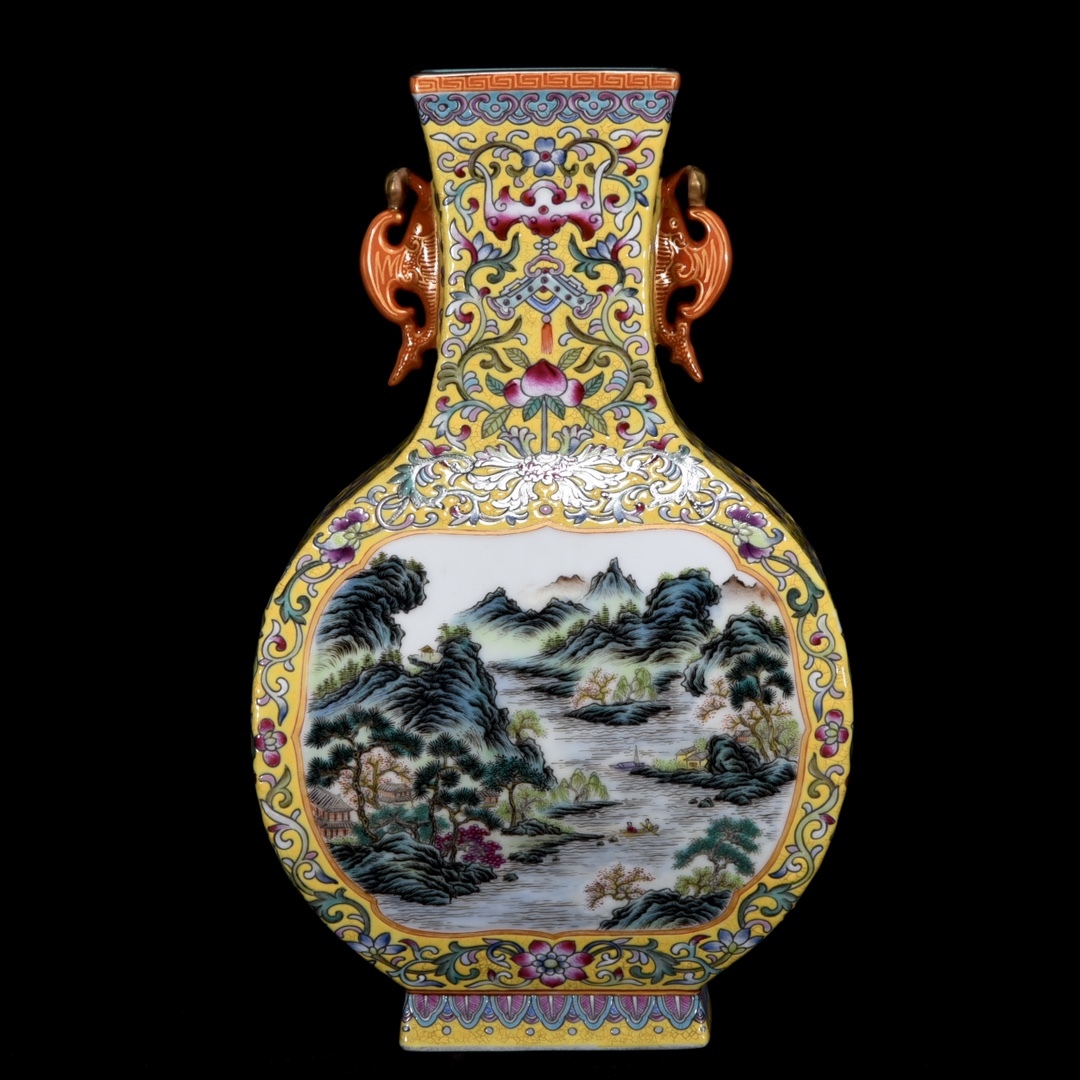 TM9#8731【3.1】中国骨董 人間国宝 磁器【清乾隆粉彩窓を開けます山水花卉紋平瓶】工芸品 施釉陶 青花磁 陶芸 精美彫 置物 收藏品 拍卖