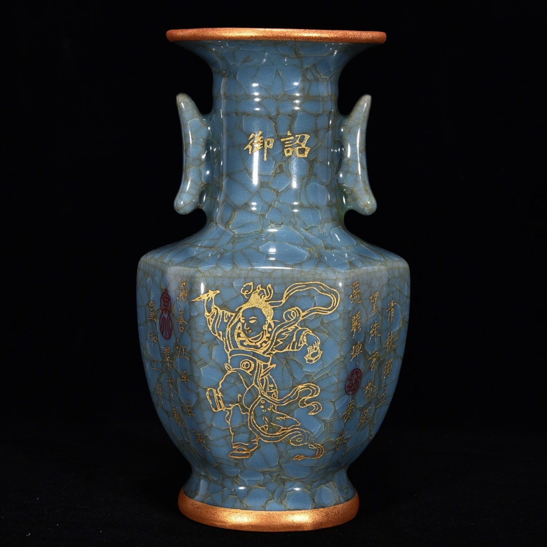 TM9#8739【3.1】中国骨董 人間国宝 磁器【宋官窯藍釉氷割れ包口銘文金刻童子紋両耳瓶】工芸品 施釉陶 青花磁 陶芸 精美彫 置物 收藏品 拍卖