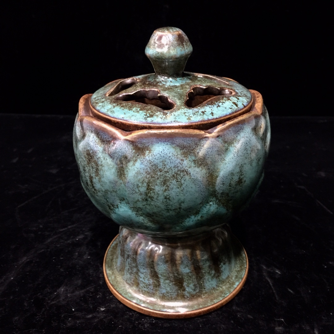 TM9#9530【3.1】中国骨董 人間国宝 磁器【伝世包漿、宋鈞磁器藍釉洒金皮薫炉です】工芸品 施釉陶 青花磁 陶芸 精美彫 置物 收藏品 拍卖