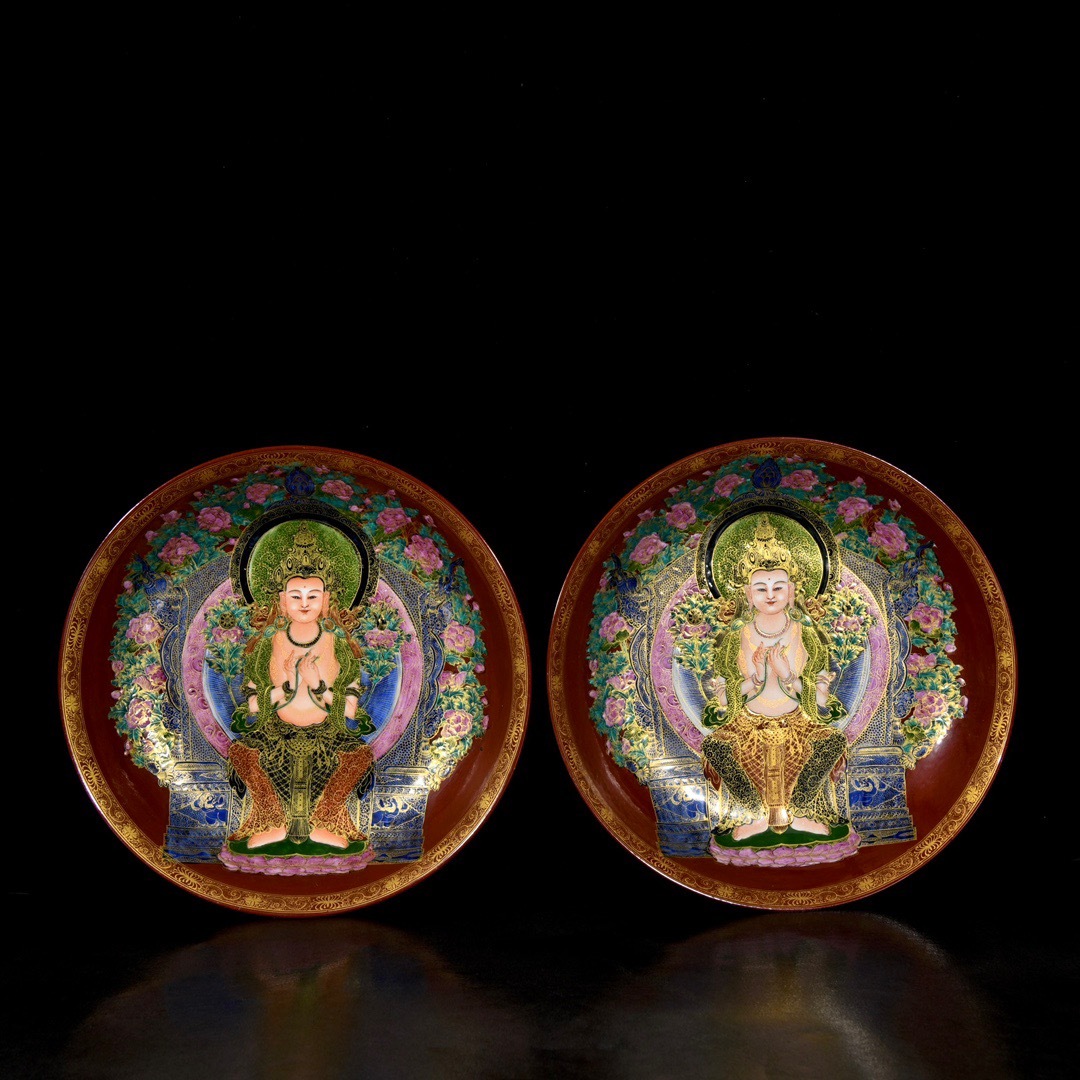TM9#9532【3.1】中国骨董 人間国宝 磁器【清雍正琺瑯彩蒔金タンカ観音皿一対】工芸品 施釉陶 青花磁 陶芸 精美彫 置物 收藏品 拍卖