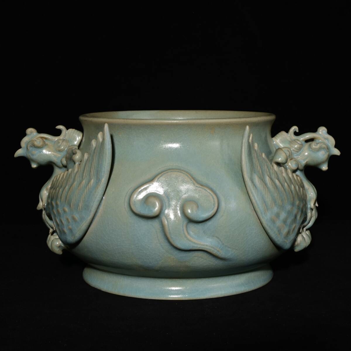 TM9#9503【3.1】中国骨董 人間国宝 磁器【宋汝窯堆彫鳳耳炉】工芸品 施釉陶 青花磁 陶芸 精美彫 置物 收藏品 拍卖