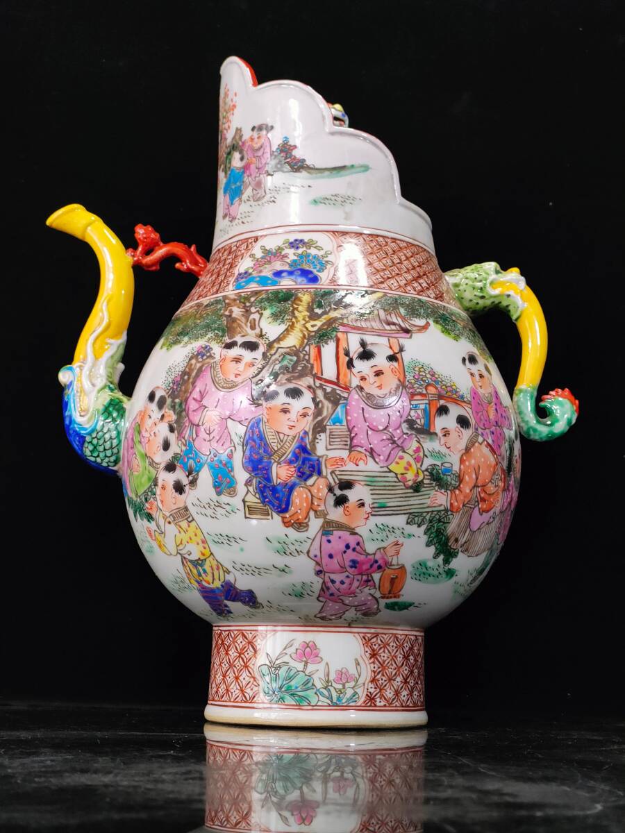 TM9#9495【3.1】中国骨董 人間国宝 磁器【乾隆制パステル人物僧帽壺】工芸品 施釉陶 青花磁 陶芸 精美彫 置物 收藏品 拍卖