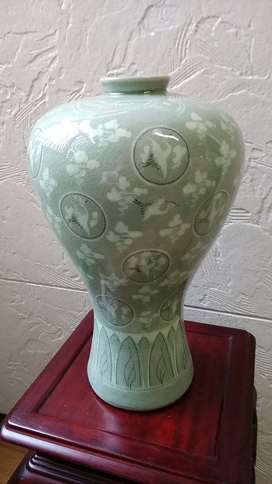 ☆r☆【美術工芸・インテリア】韓国青磁 高麗青磁 雲鶴文 財光作 花器 花瓶 花生け/中国 朝鮮美術 飾置物 煎茶 茶道具☆拍卖