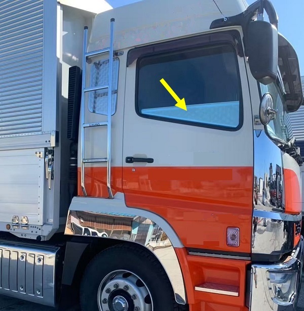 ウロコ&鏡面 丸棒1.2cm 両面ウロコ ●ふそうスーパーグレート 17/07/2000 ウインドウパネル 窓飾り ドア化粧板 ステンレス デコトラ:W-BⅢ拍卖