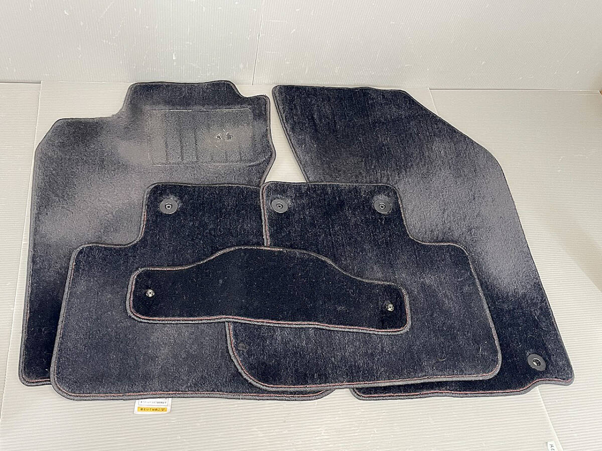 アルファロメオ 147 GTA 左ハンドル用 純正 フロアマット ブラック (FJ0704)拍卖