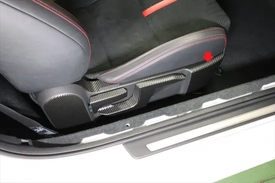 《BRZ ZD8》【40%OFF】BRZ ZD8 シートレールパネルシート 運転席側 (カーボンシート)拍卖