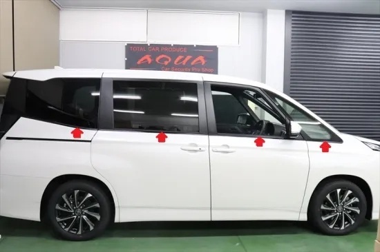 《ヴォクシー90》【30%OFF】ヴォクシー90系 モール下シート(ブラックカーボンシート)拍卖