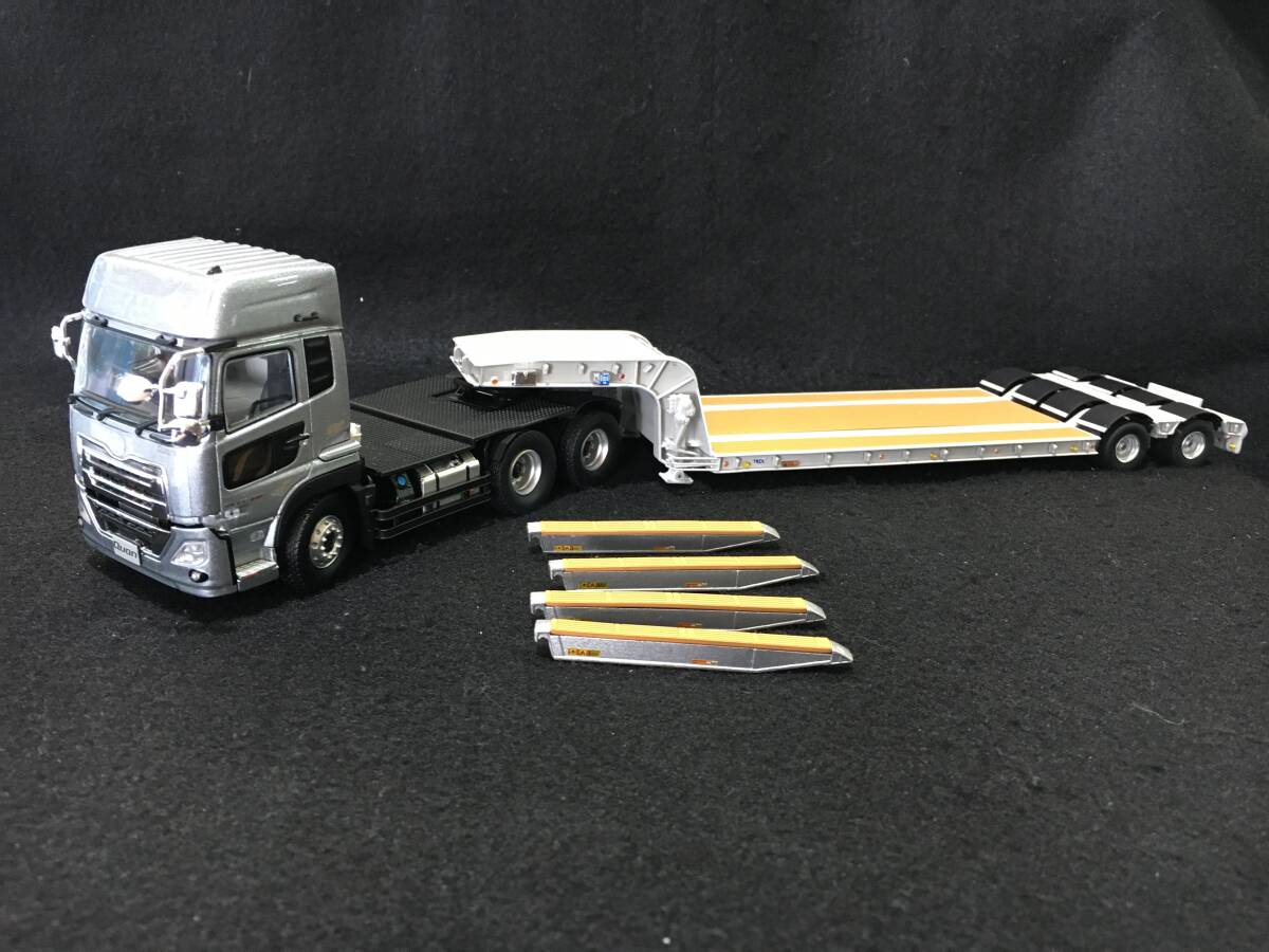 ●再値下げ●京商 1/43 UD クオン GW 6 x 4 トラクター シルバー & 1/43 日本トレクス 重機運搬用セミトレーラー グレー拍卖