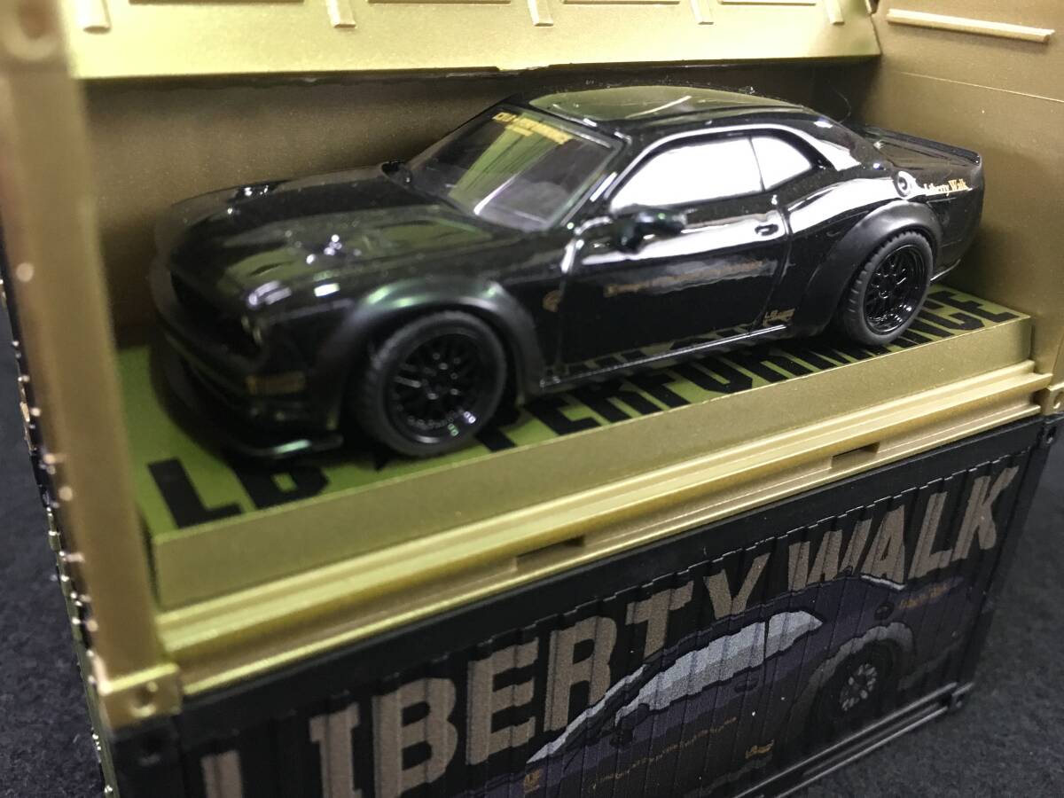 ●Tarmac 1/64 LB-WORKS ダッジ チャレンジャー SRT ヘルキャットブラックメタリック コンテナ2個付拍卖
