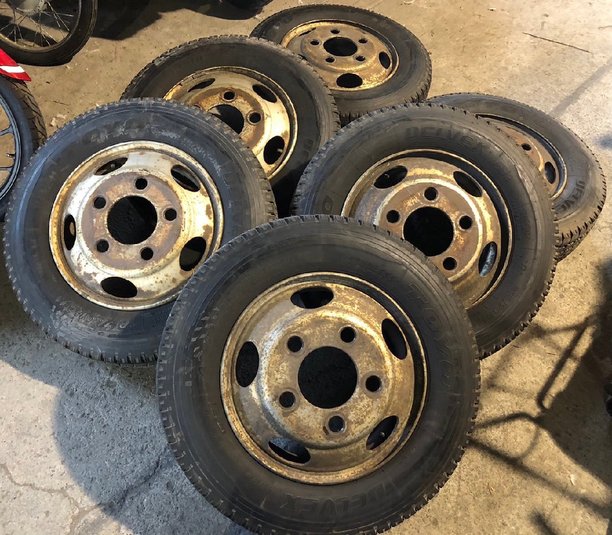 □トヨタ コースタースチールホイール 17.5インチ 6J×17.5 5H/120 ET203 215/70R17.5 118・116LT TOYODELVEX スタッドレス 札幌 丘 T-2535拍卖