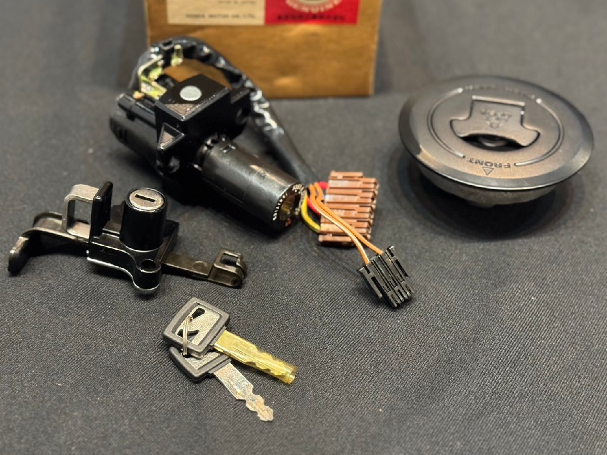 ★超希少! 新品! HONDA ホンダ 純正 キーセット 35010-KV0-000 VTZ250 MC15 イグニッション シート タンク キー2本付き 3点セット NM15拍卖