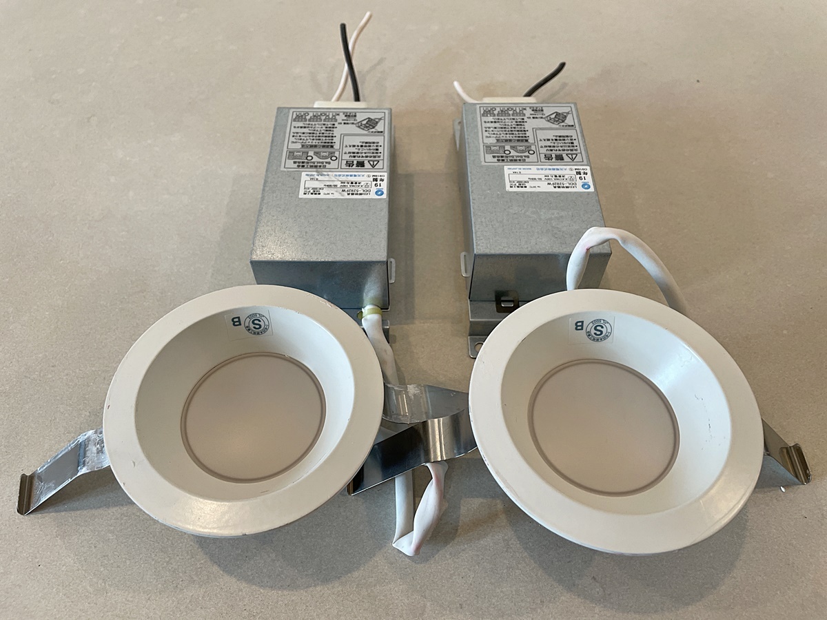【大阪】DAIKO 大光 LED照明器具 2個/ダウンライト/DDL-5282FW/2019年製/通電済/モデルルーム設置品【RN0528-7】拍卖