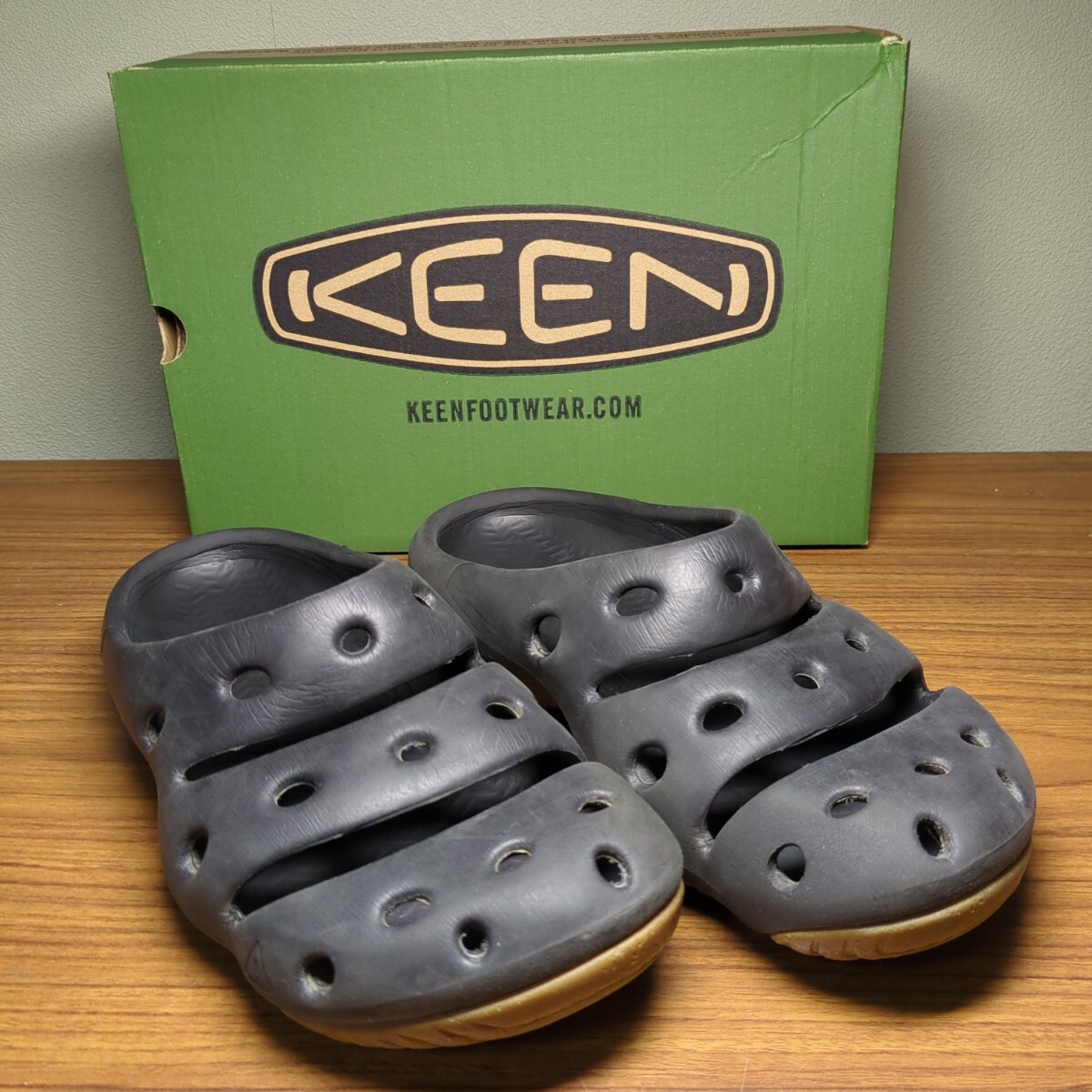 183-22 KEEN YOGUI サンダル25.0cm拍卖