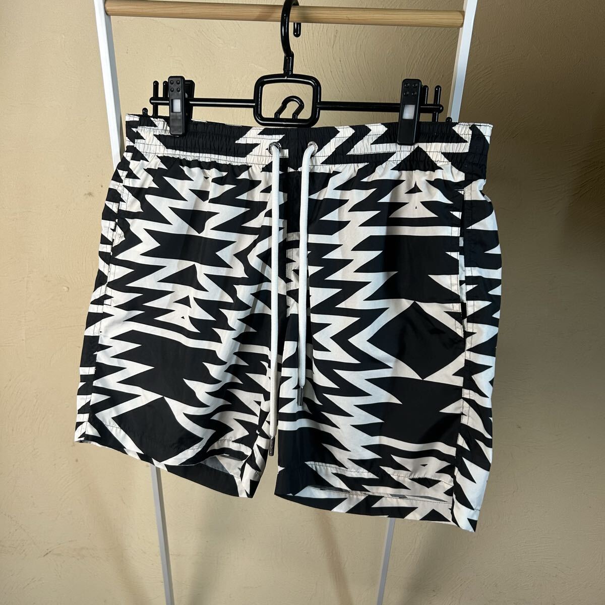 【未使用】MONCLER モンクレールハーフショートパンツL拍卖