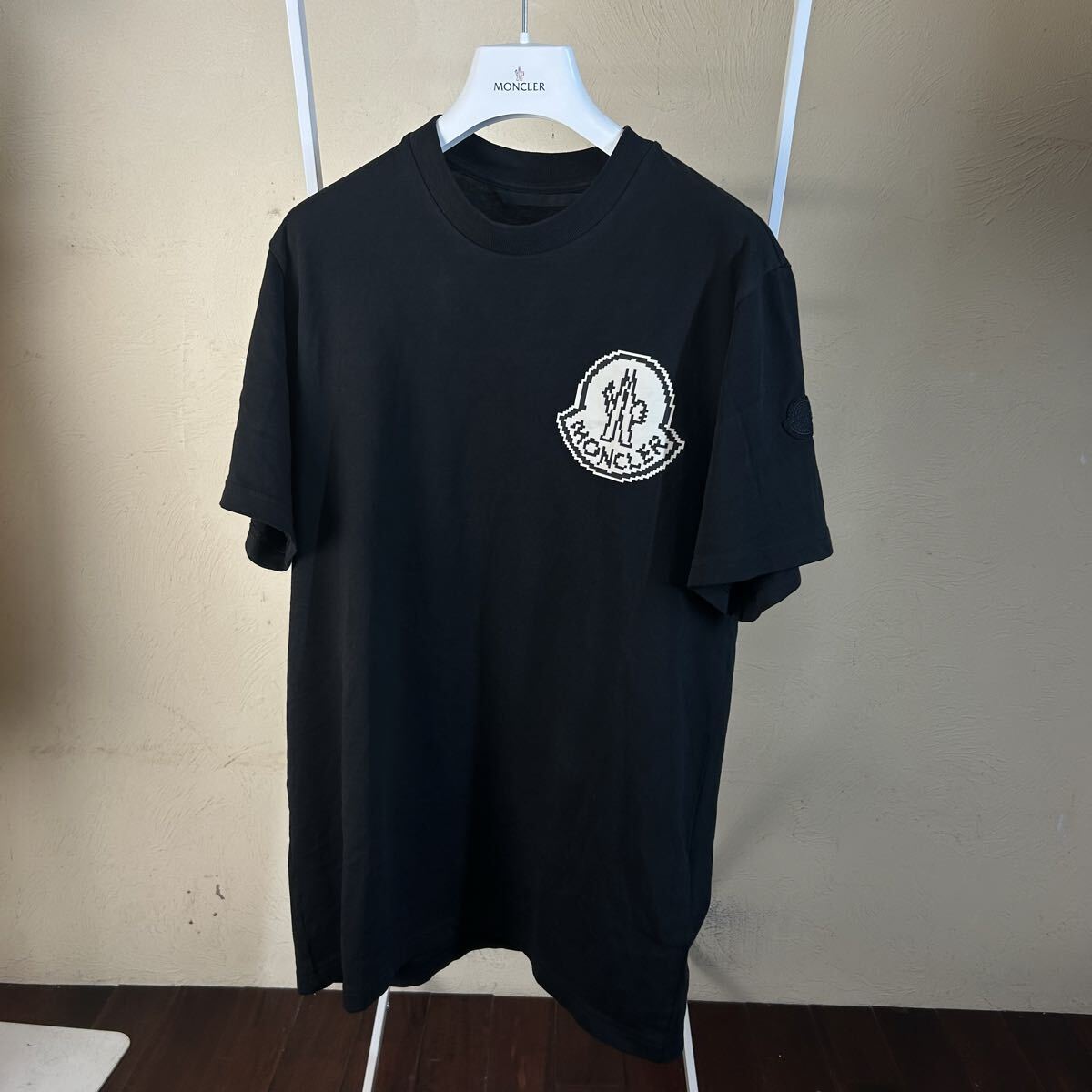 【24年モデル】MONCLER モンクレールゴシックロゴ半袖Tシャツ黒S拍卖
