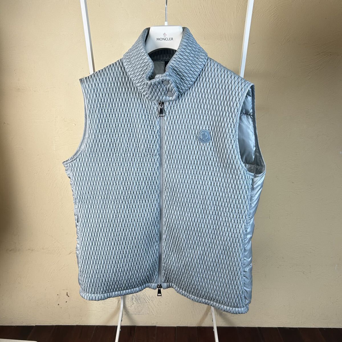 【新品未使用】MONCLER モンクレールキルティング切り替えダウンベストAROUライトブルー1拍卖