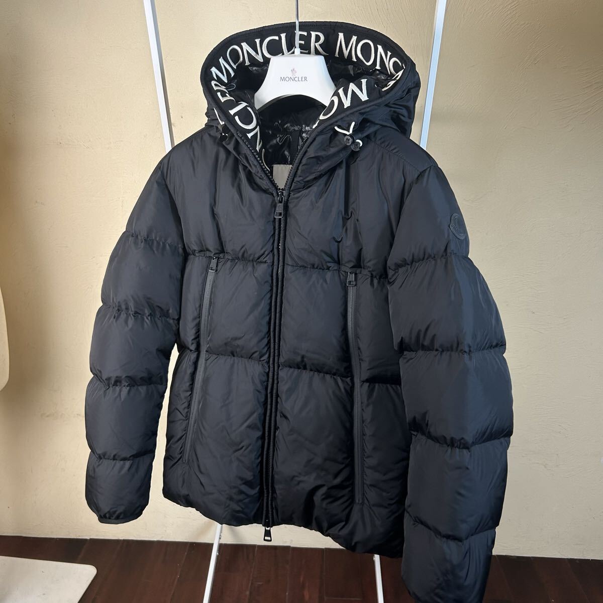 【極美品】 MONCLER モンクレール MONTCLA モンクラー 刺繍レタリングダウンジャケット黒0拍卖