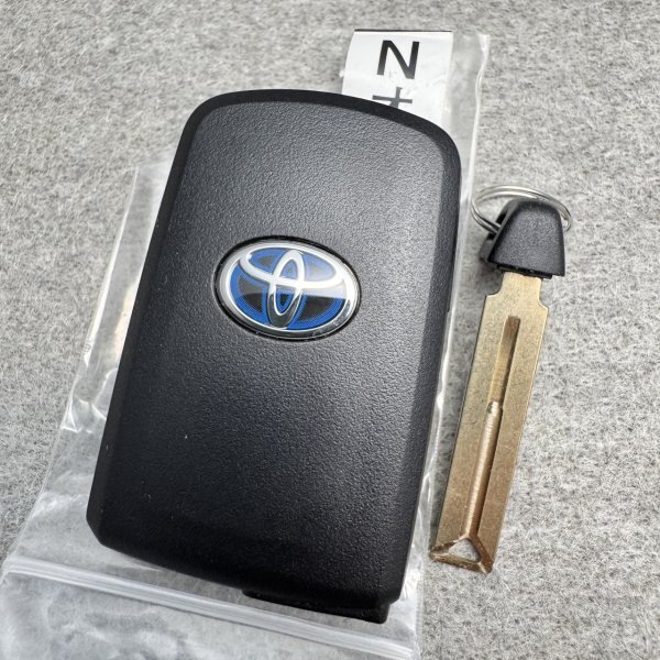 美品《別料金キーカット可》初期化済 30アルファード ヴェルファイア トヨタスマートキー231451-0120 4ボタン 80系VOXY  後期E拍卖