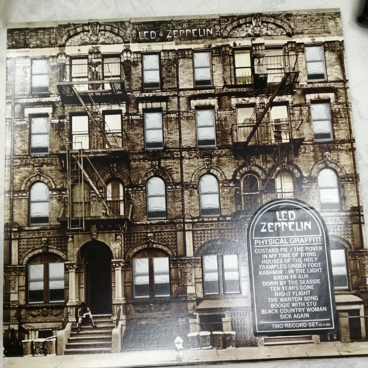 E09 中古LP 中古レコード レッドツェッペリン LED ZEPPELIN physical graffiti SS 2-200 US盤 ダイカット 上開き仕様 2枚組 拍卖