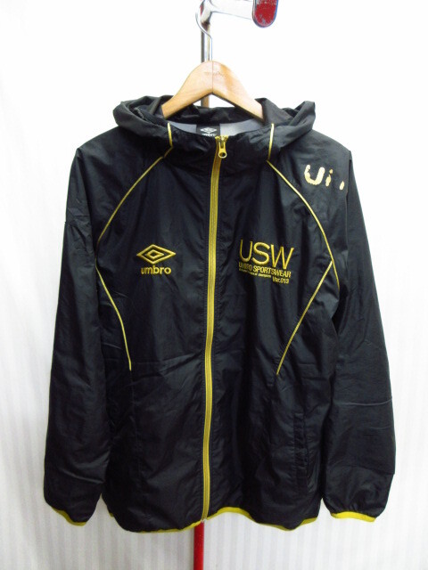 アンブロ 裏地付きナイロンパーカー メンズM 黒ゴールド サッカージャージトップ フード付きウインドブレーカー 保温防寒ジャンパー09253拍卖