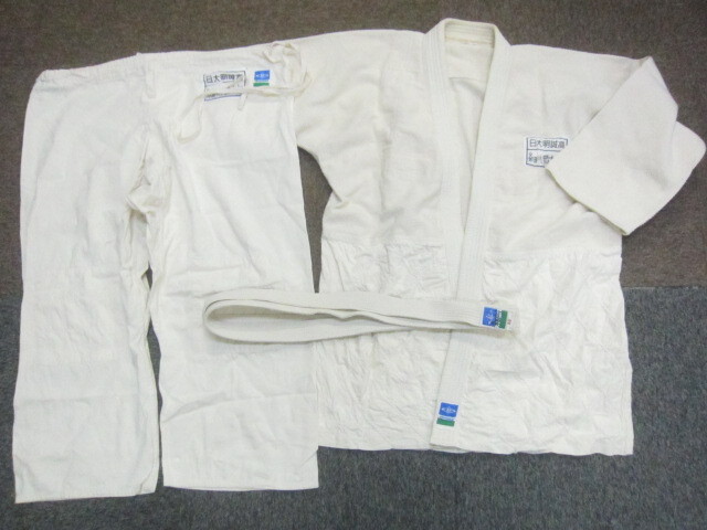 日大明誠高校 空手部 ユニフォーム 4号 松勘 MATSUKAN 空手着 上下セットアップ 帯付き 柔道着 格闘技 道着 日本大学 09139拍卖