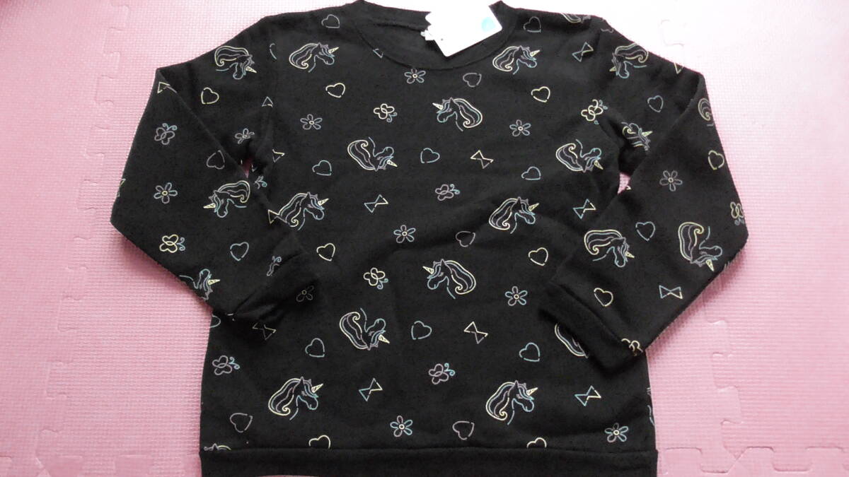 新品 130 ユニコーン柄 長袖トレーナー 黒 ネオンサイン風イラスト 裏起毛 あったか素材 小学生 女の子 冬物 120〜 送料無料拍卖