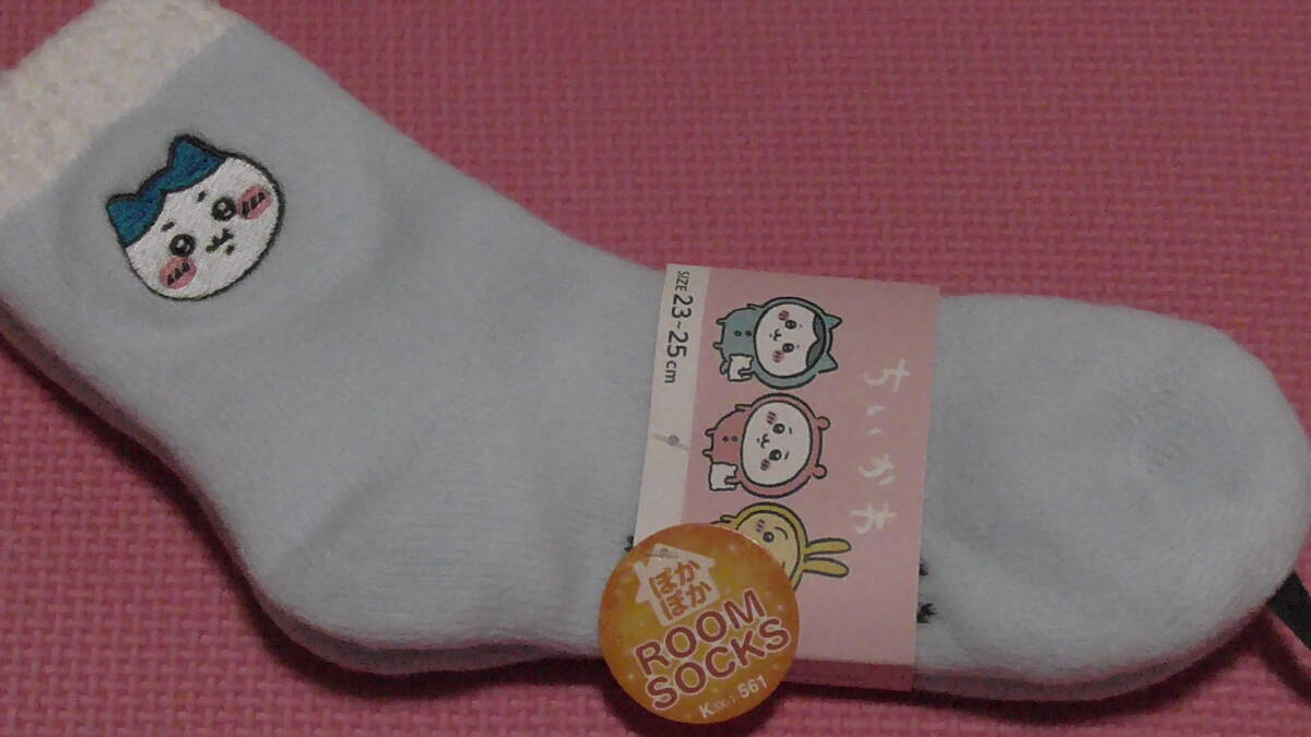 新品 ハチワレ ルームソックス 23cm~25cm ワッペン付 裏ボア 室内履き 防寒 女性 足首あったか クルーソックス ちいかわ 23.5cm 送料無料拍卖
